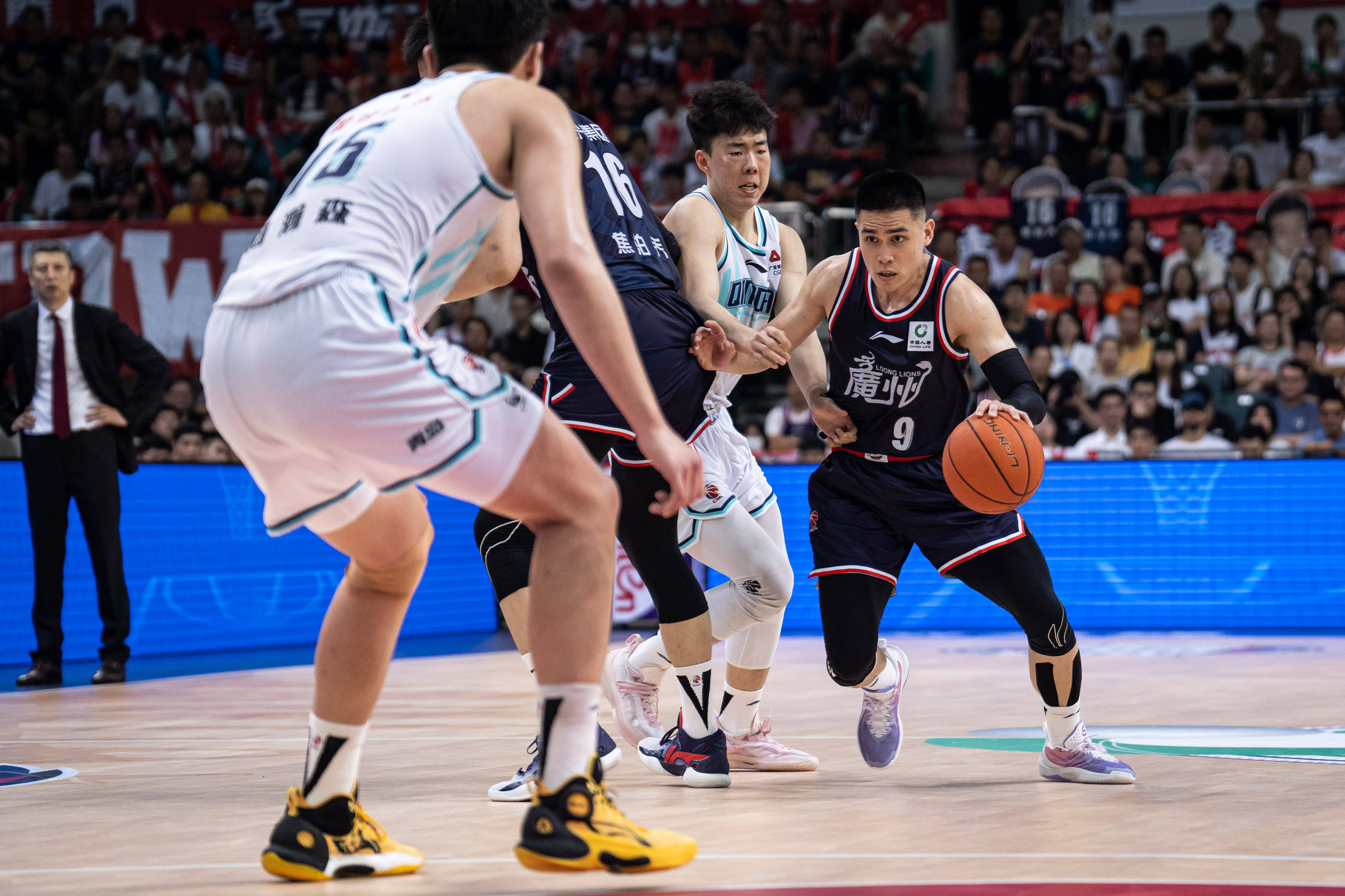 前巴萨主帅 前巴萨主帅